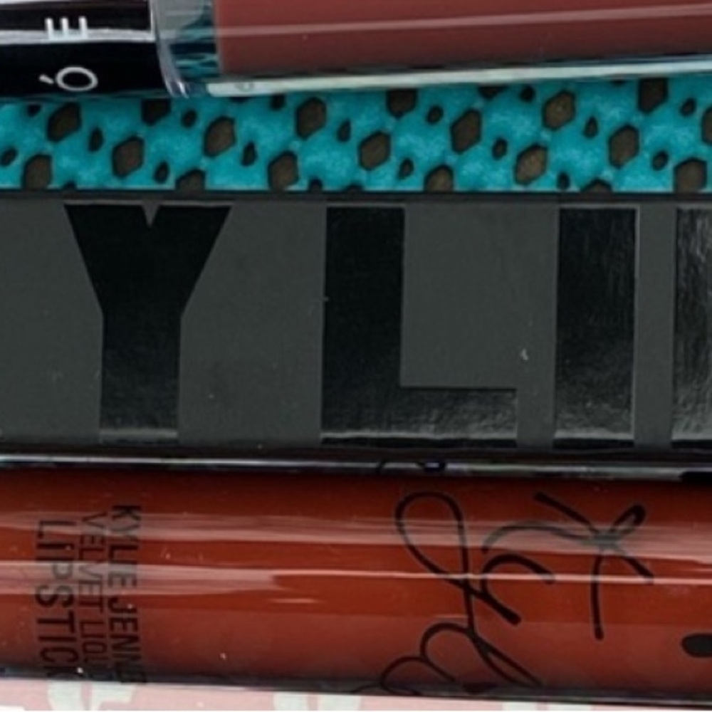 Kylie Cosmetics Lipstick - Rich Mauve